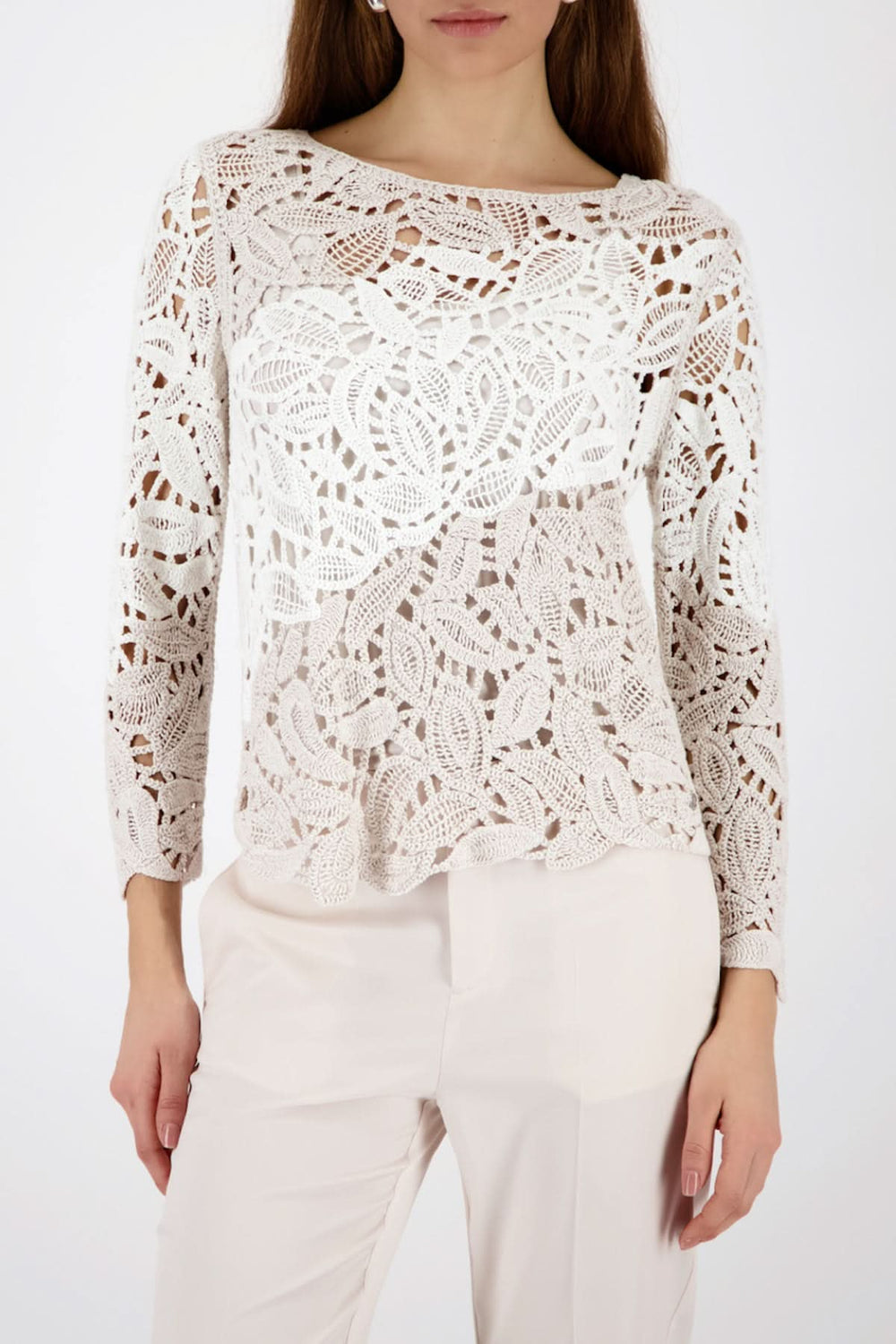 Chandail ajouré à motif géométrique, col rond, tricot élégant et structuré, look moderne et intemporel.