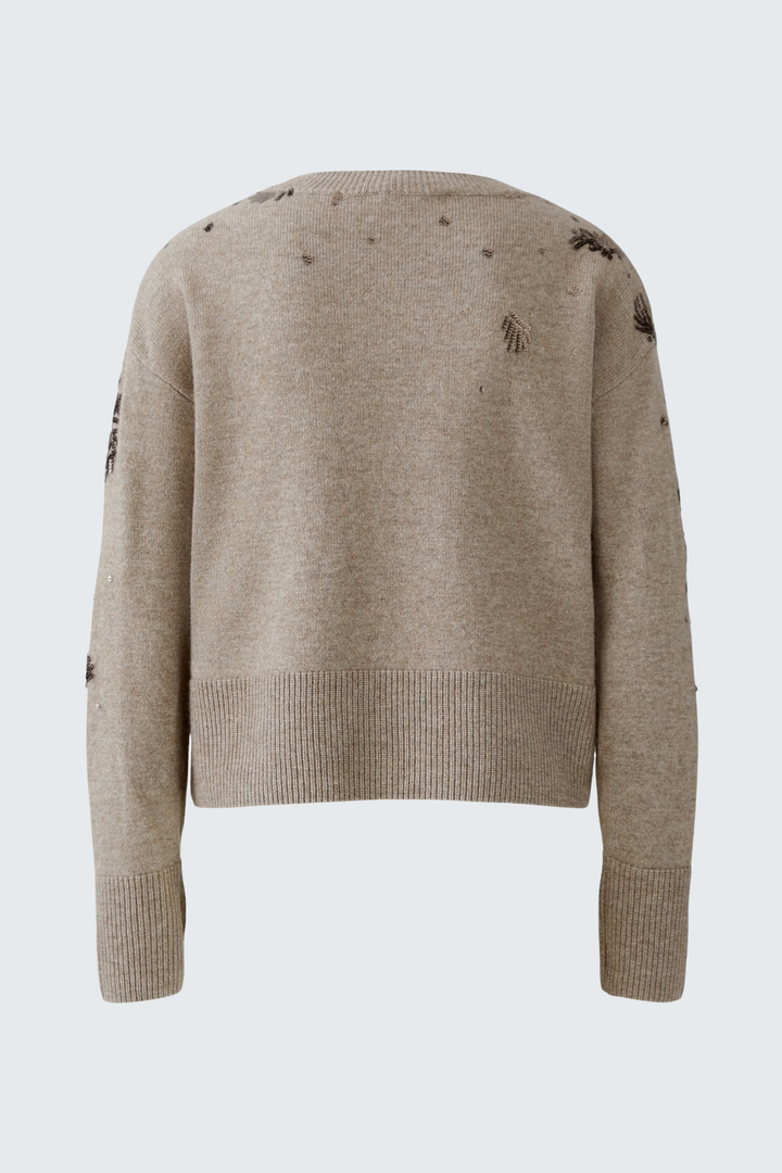 Chandail broderies en tricot doux avec motifs brodés élégants et encolure ronde, vu de dos.