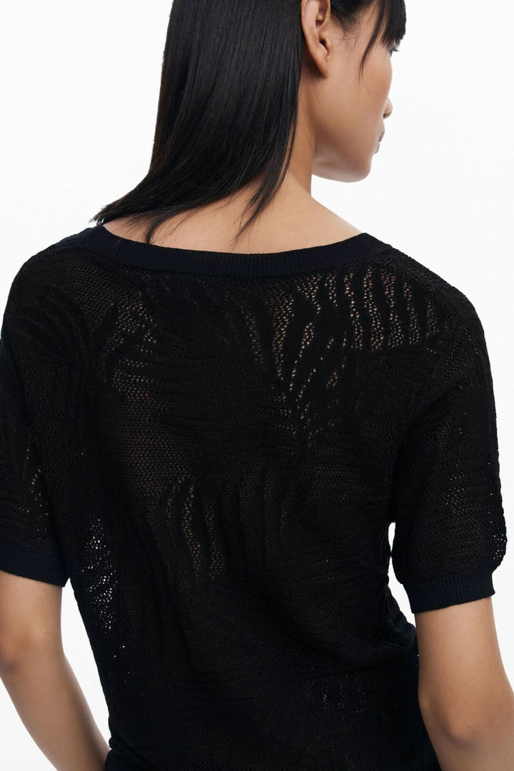Chandail en maille ajourée noir avec motif texturé, col rond et manches courtes pour un look moderne.