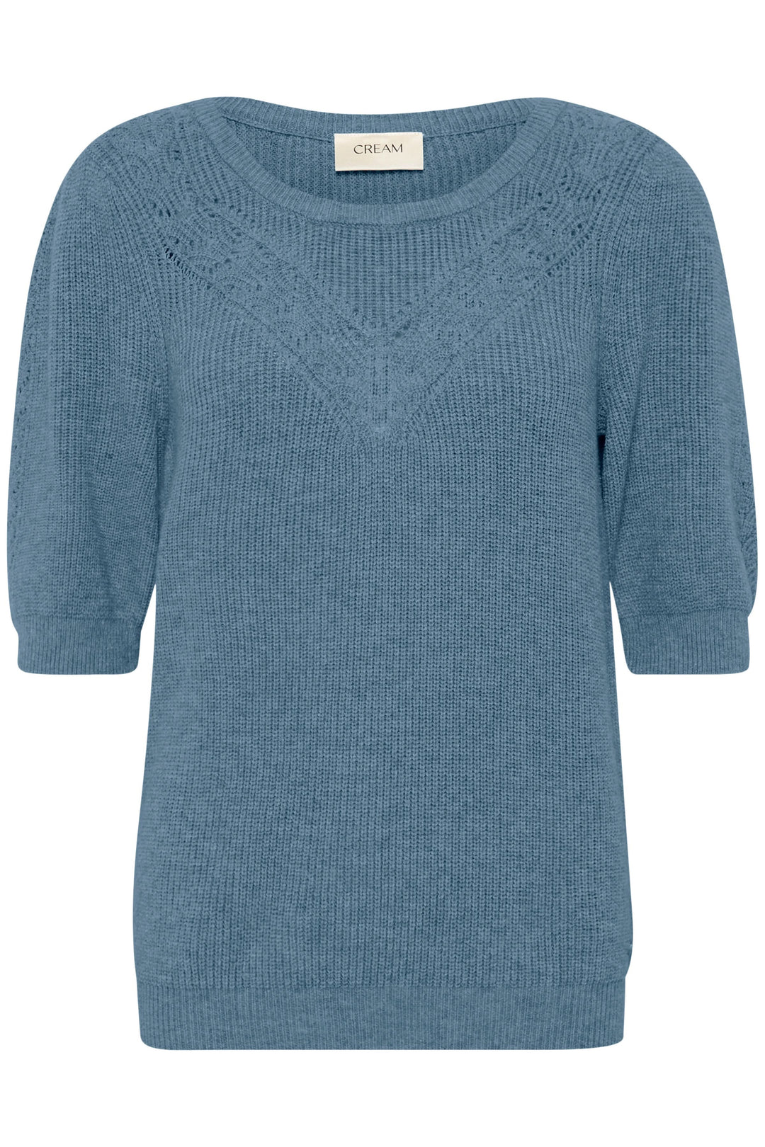 Chandail en tricot Dela, bleu, avec motif ajouré sur le buste et manches trois-quarts bouffantes.