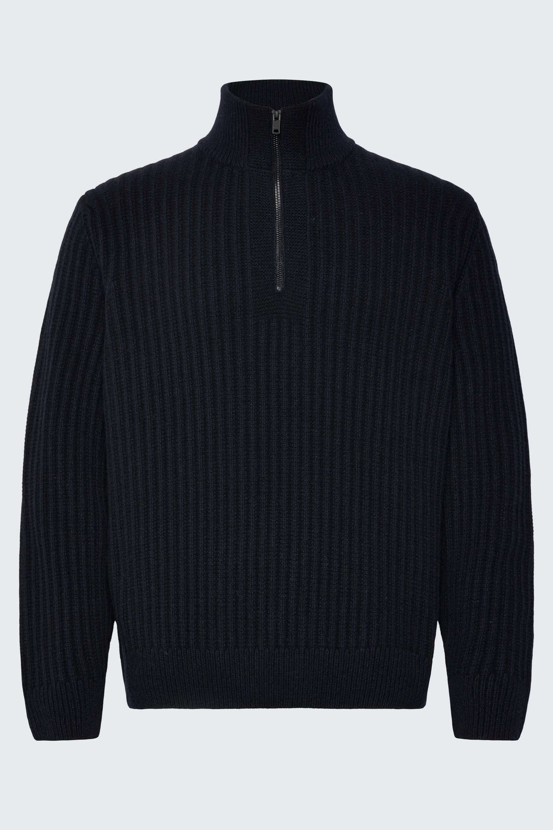 Chandail en tricot à demi-glissière avec col montant zippé, parfait pour un look décontracté et soigné. Décris moi le produit en français.