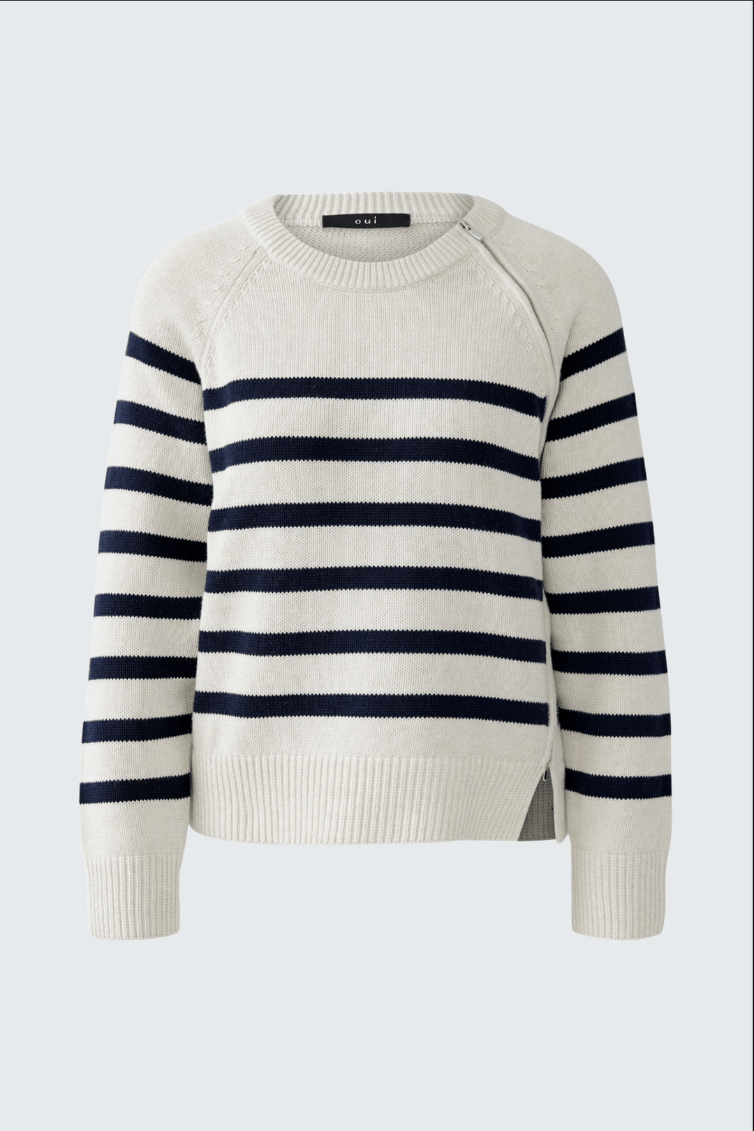 Chandail à rayures blanches et navy avec fermeture éclair, coupe décontractée en coton pur, style moderne.