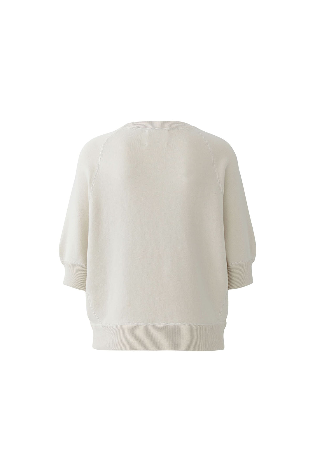 Chandail à imprimé universitaire, couleur crème, manches trois-quarts, coupe décontractée avec encolure ronde et épaules raglan.