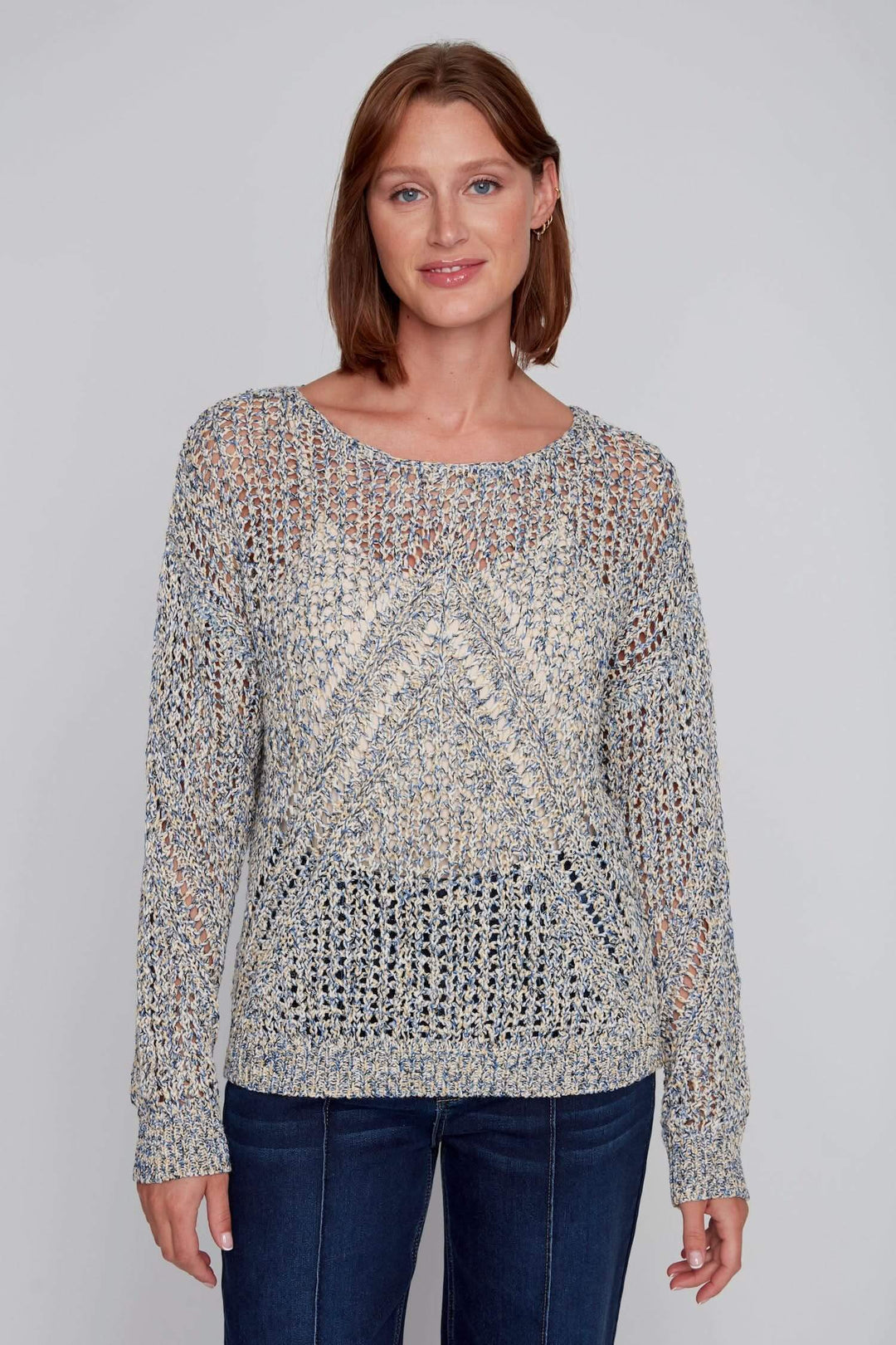 Chandail à maille ajourée multicolore avec motif en V, léger et confortable, idéal pour superposer.