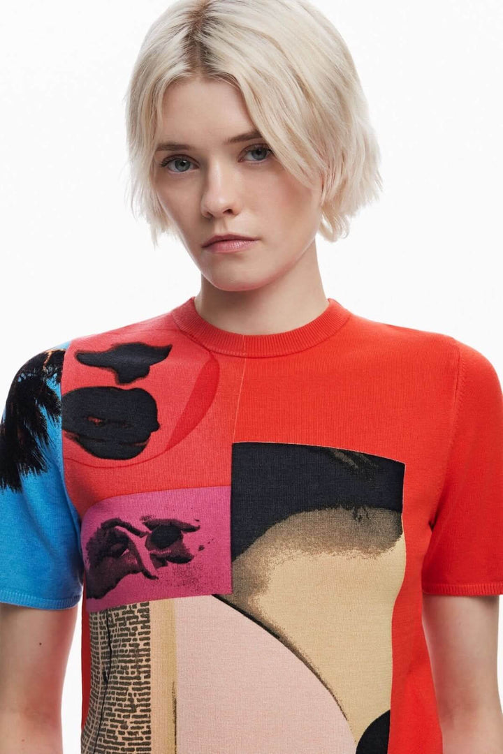 Chandail à manches courtes avec imprimé graphique coloré et moderne, coupe ajustée en maille fine.