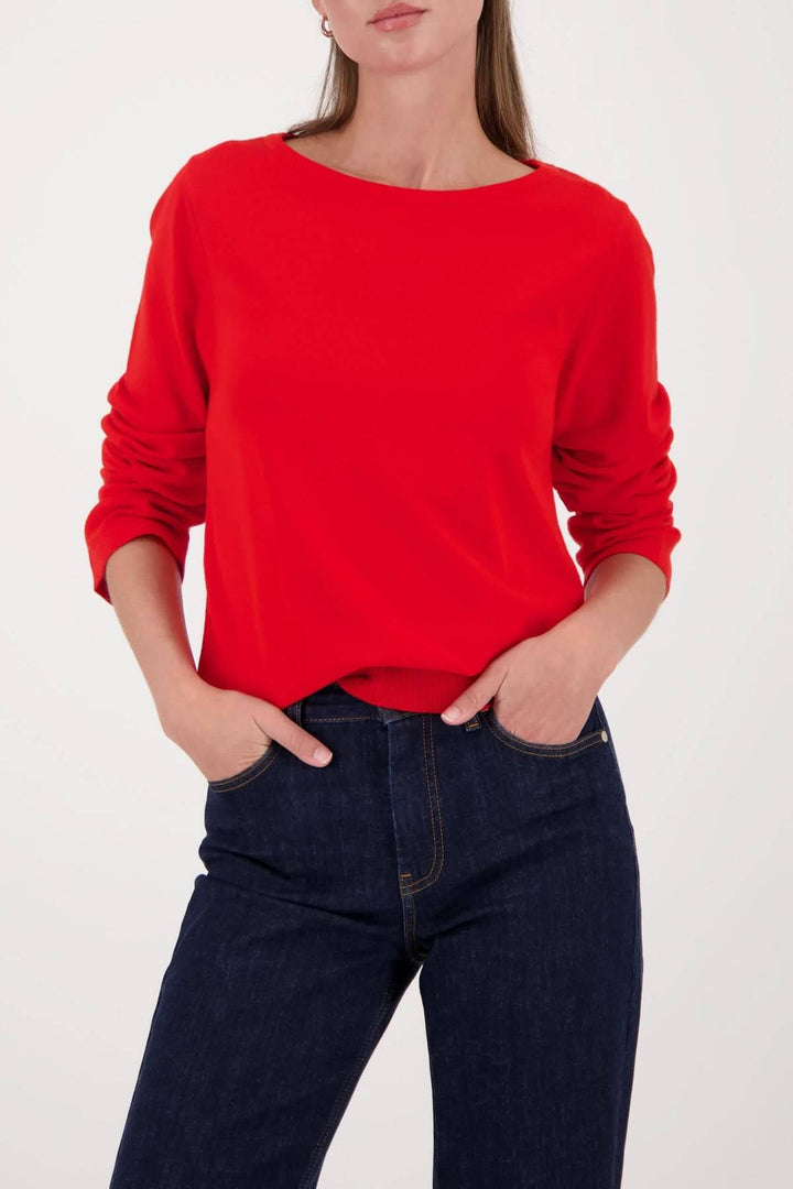 Chandail à manches longues col rond rouge pour femmes, coupe droite, idéal pour une allure soignée et décontractée.