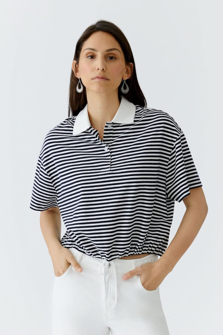 Chandail polo à rayures avec cordon ajustable pour style casual chic.