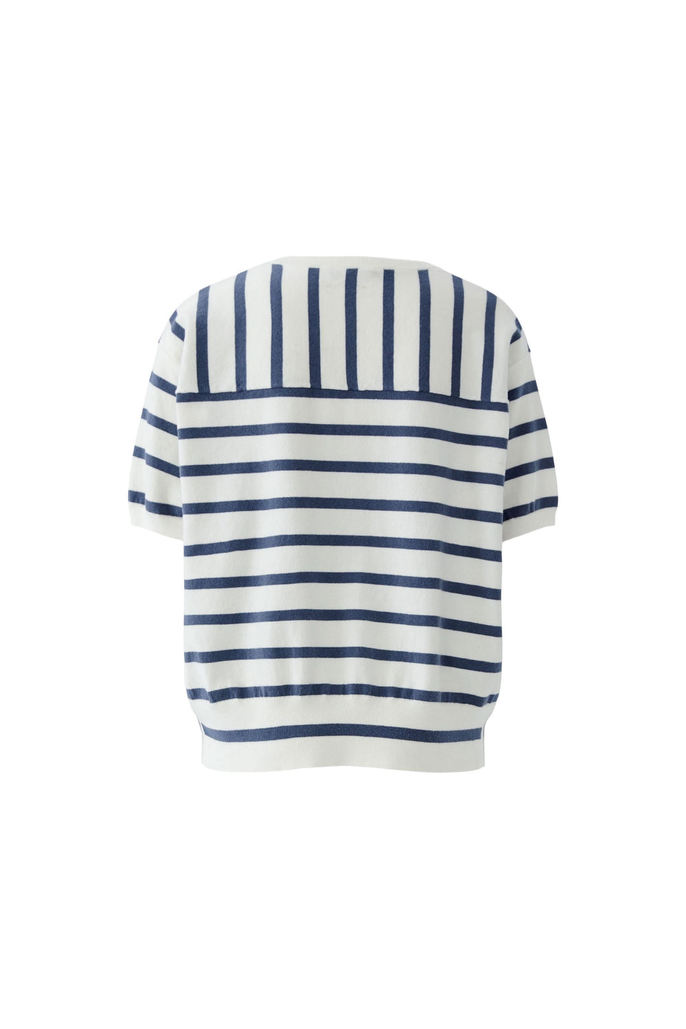 Chandail rayé à manches courtes au style marin, coupe ample et fluide avec motif rayé horizontal bleu sur fond blanc.