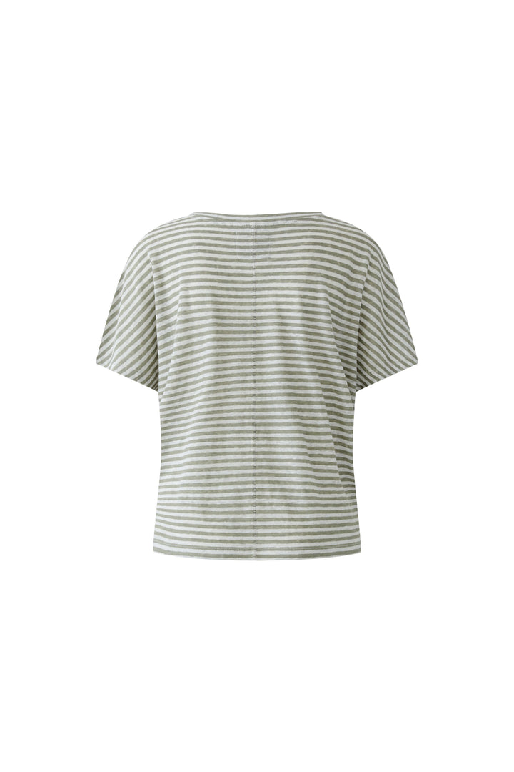 Chandail à rayures col en v avec coupe fluide et manches courtes, parfait pour un look décontracté.