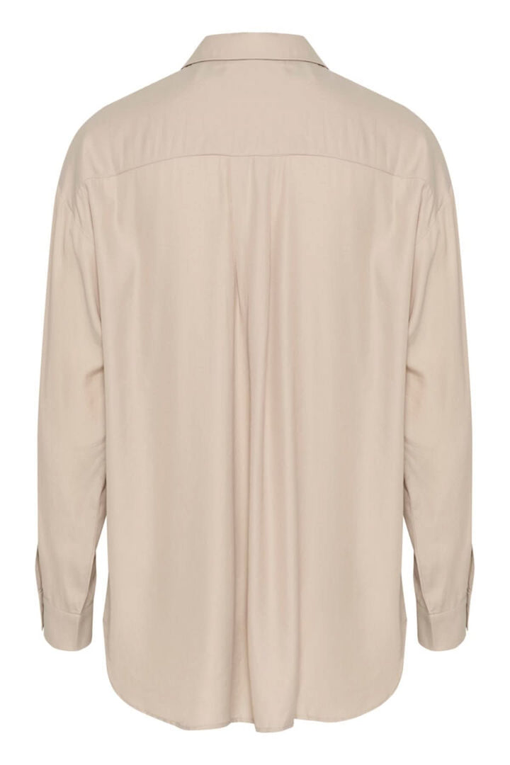Dos d'une chemise moderne beige avec col classique et manches longues, offrant une allure décontractée.