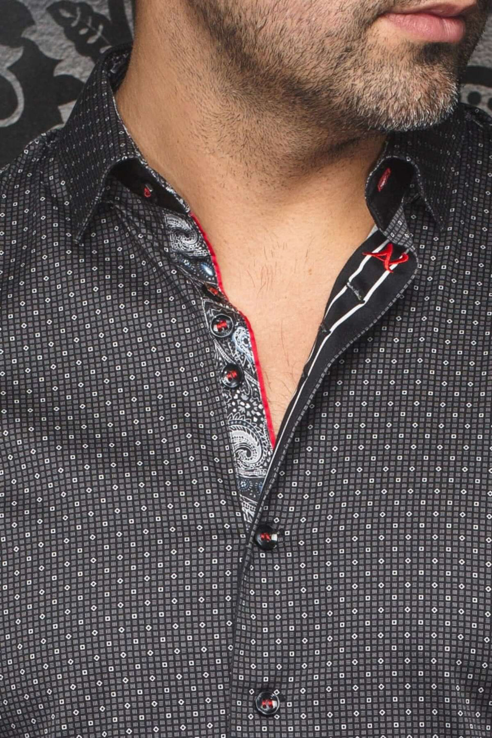 Chemise Faro noire à manches courtes avec motif discret et col contrastant, parfaite pour l'été.