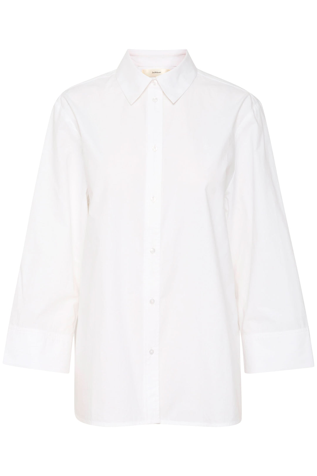 Chemise Merlissa oversize blanche en coton léger, au col classique et manches longues, chic et minimaliste.