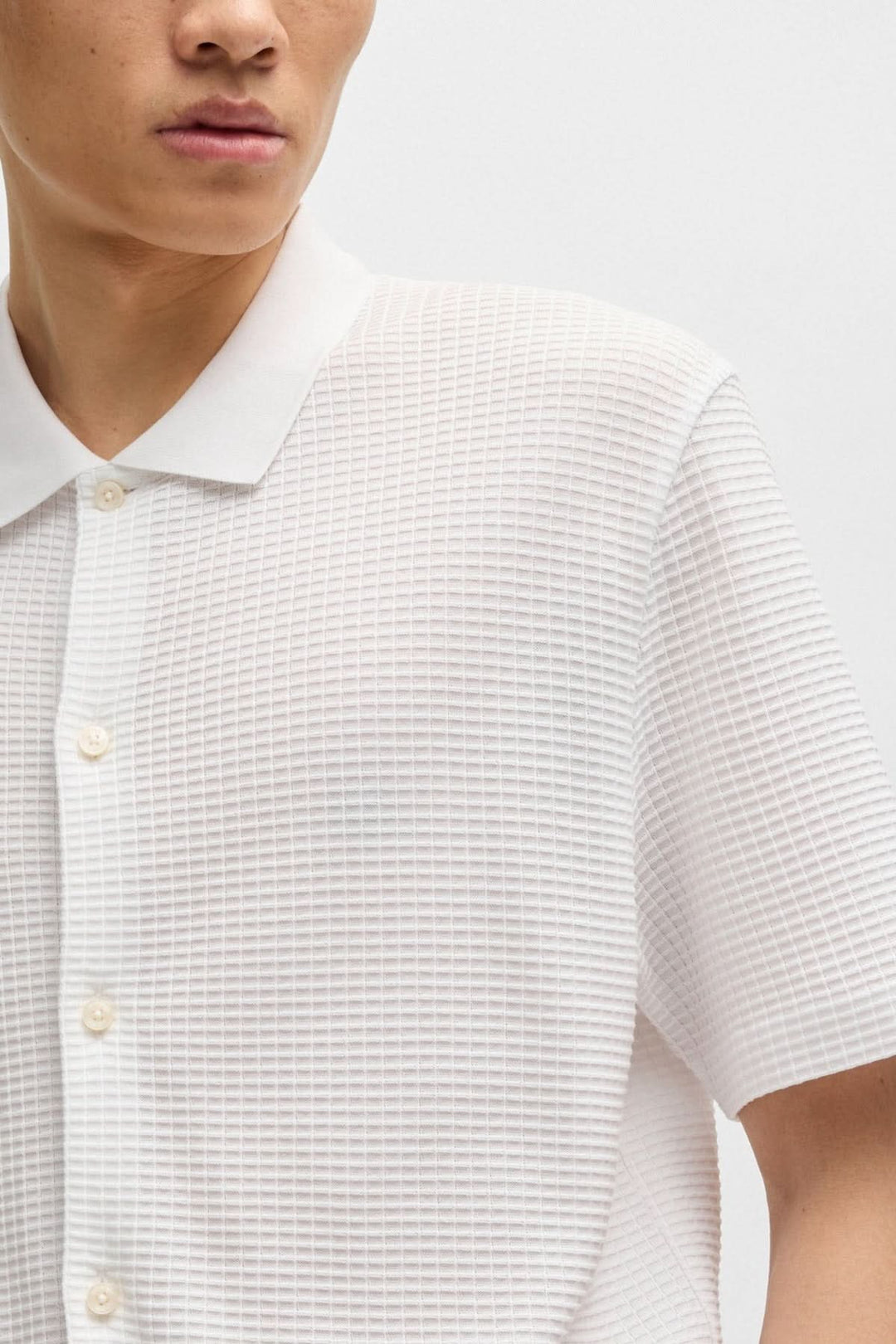 Chemise PALLADIO BOSS en coton mercerisé, gaine douce et texturée, col sobre, style casual chic.