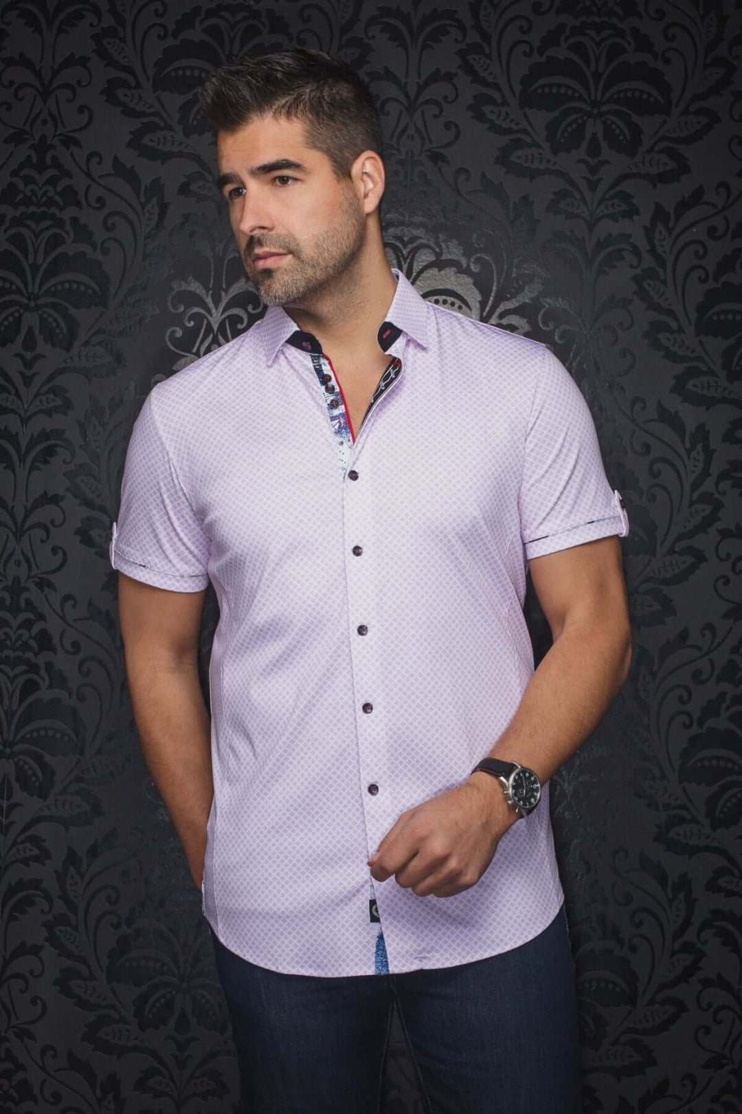 Chemise Terrano à manches courtes avec motif géométrique, col classique et détails contrastants.