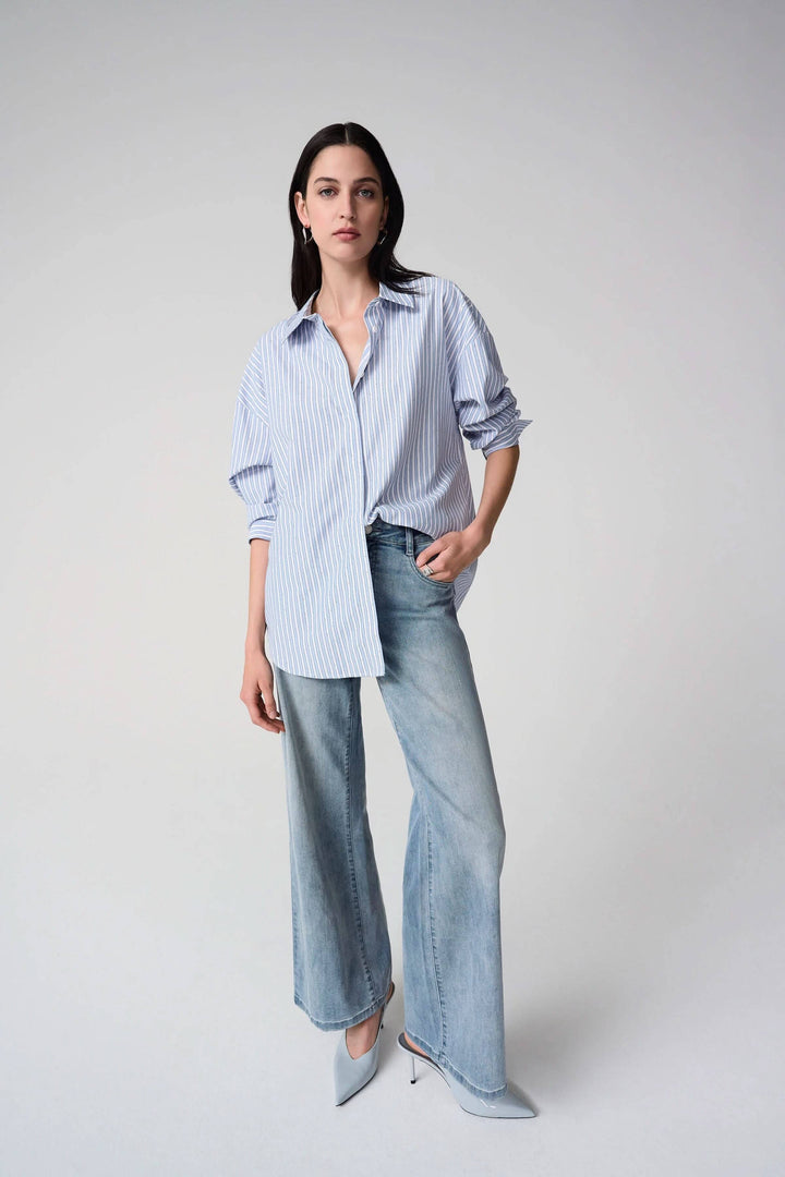 Chemise avec paillettes à rayures verticales portée avec jeans, style moderne et confortable