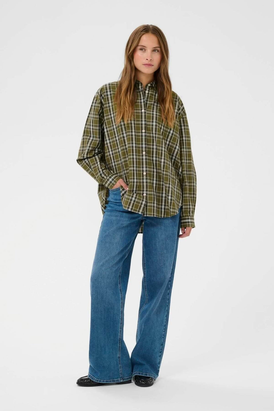 Chemise à carreaux décontractée pour un look casual chic, coupe droite ample, idéale pour superposition ou portée seule.