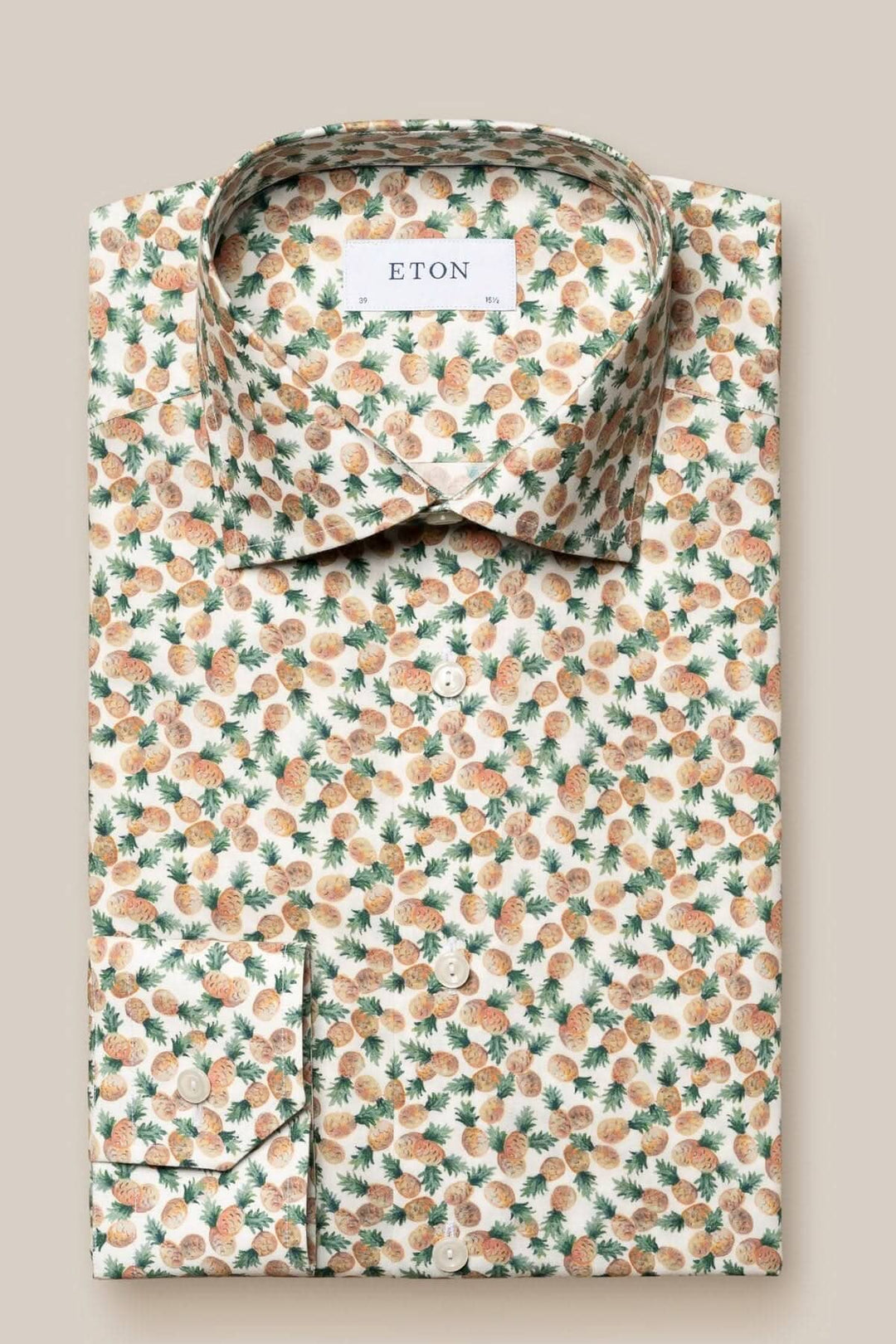 Chemise en coton et TENCEL™ avec motif d’ananas, col cutaway et boutons classiques, style élégant et luxueux.