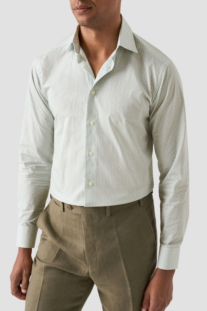 Chemise habillée en coton à imprimé perroquet, élégante et confortable, parfaite pour le travail ou les occasions spéciales.