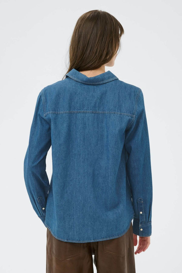 Chemise en denim Alvine vue de dos, coupe droite avec coutures apparentes et design structuré.