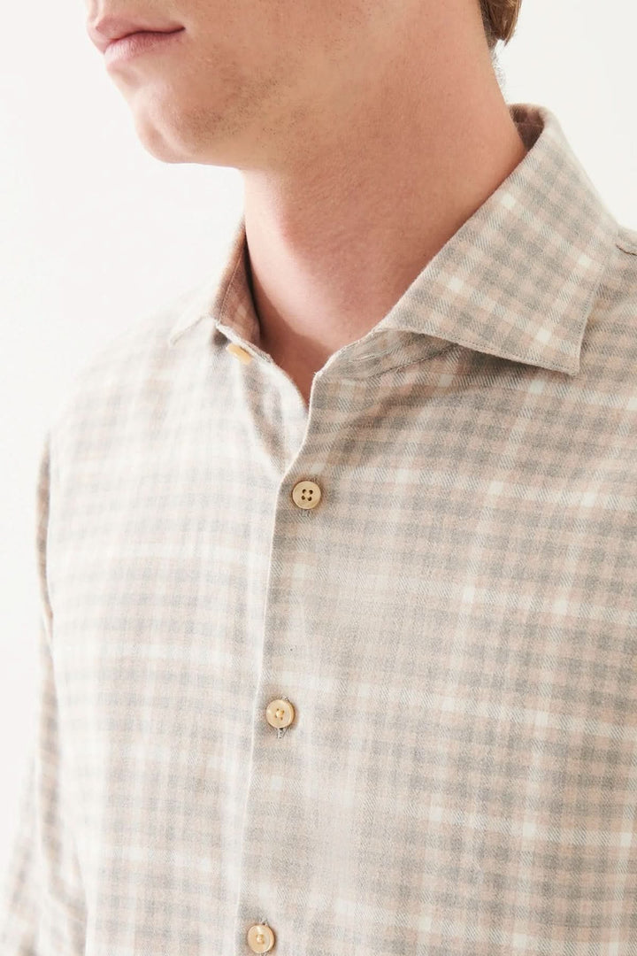 Chemise en flanelle à carreaux, coupe confortable, fabriquée en coton doux avec boutons en bois.