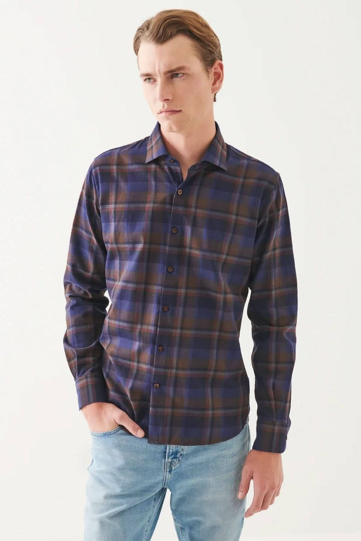 Chemise en flanelle à carreaux pour homme, manches longues et coupe confortable, idéale pour un style décontracté.