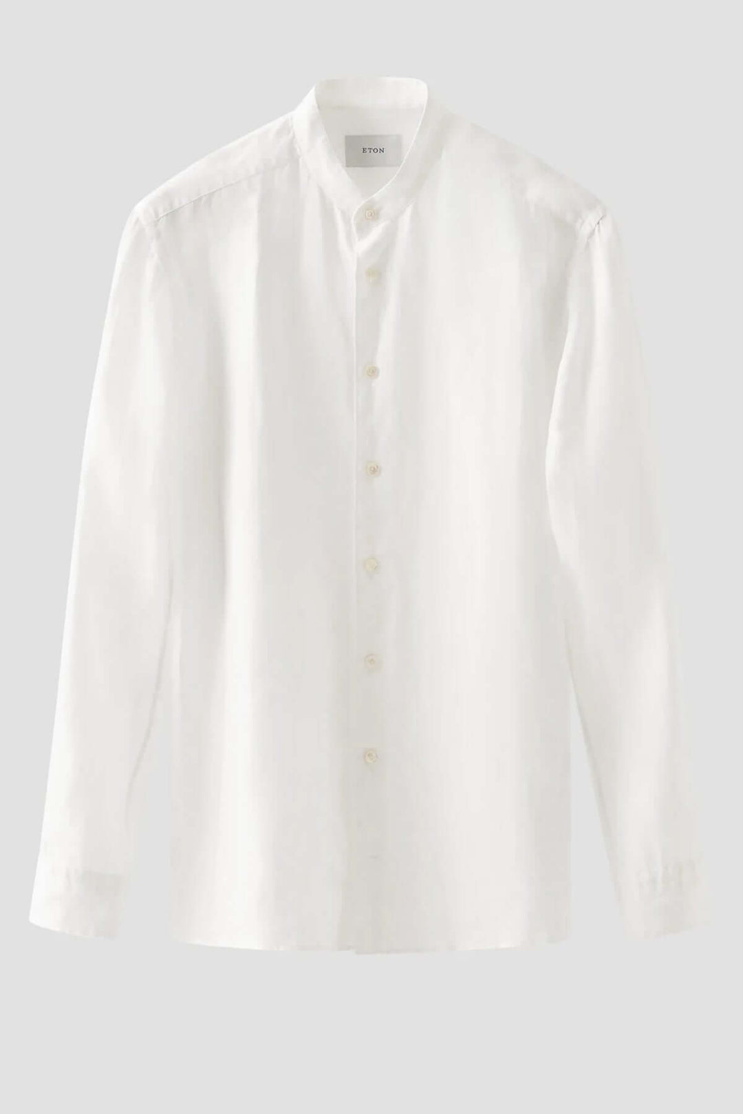 Chemise en lin blanche à col officier, coupe droite, légère et respirante, idéale pour les journées chaudes.