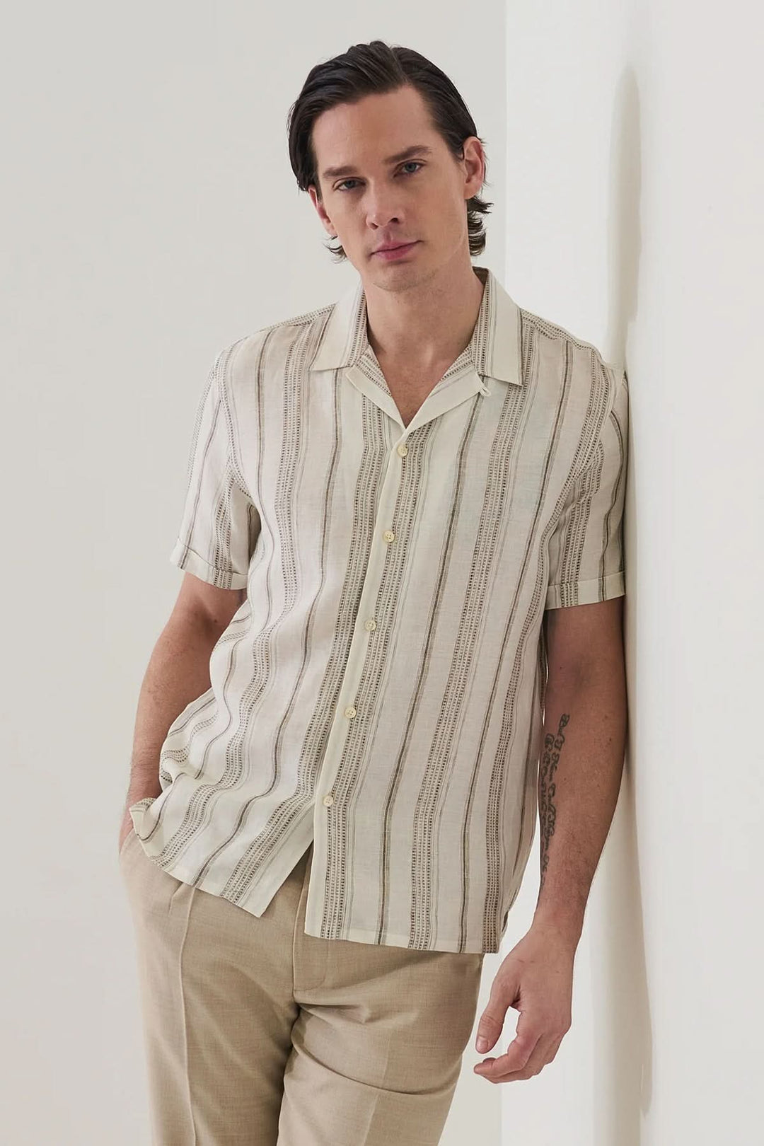 Dobby-striped linen shirt with a mandarin collar