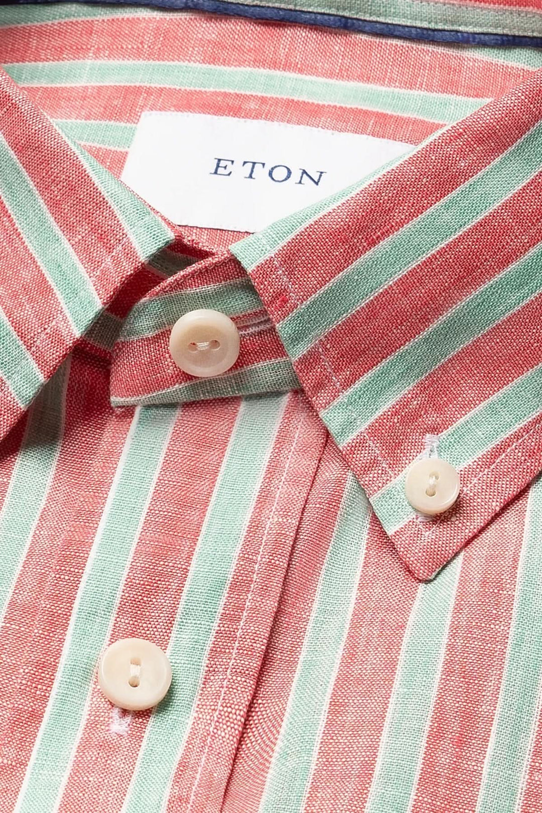 Chemise en lin à rayures multicolores avec col classique structuré et boutons élégants, parfaite pour un look professionnel ou décontracté.
