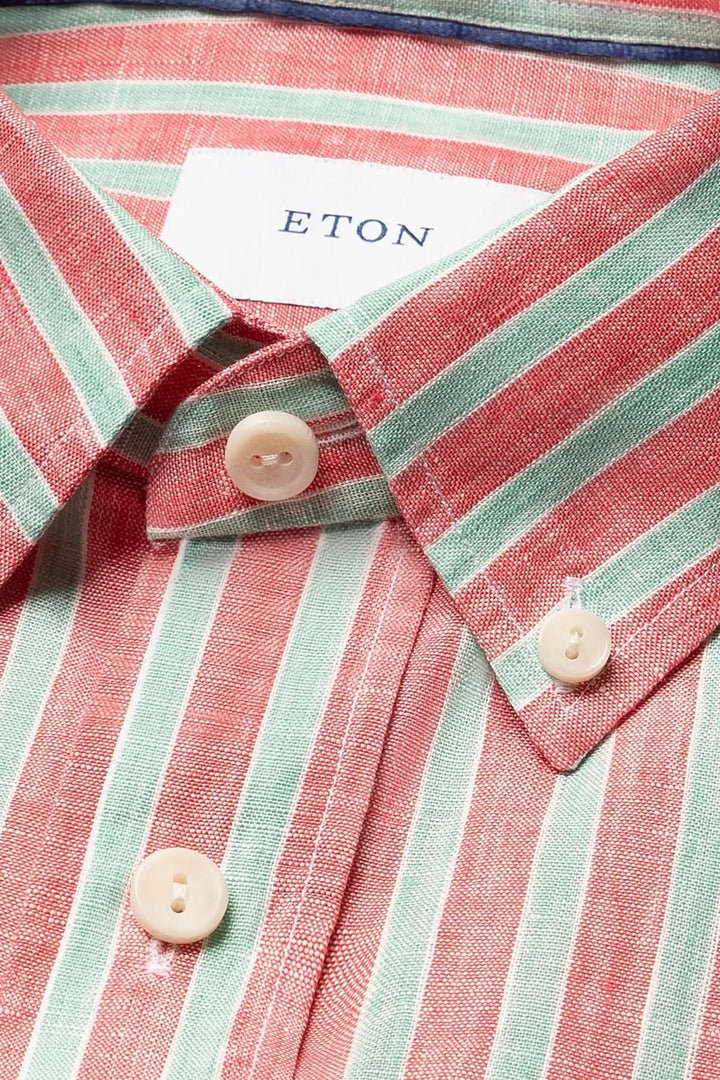 Chemise en lin à rayures multicolores avec col classique structuré et boutons élégants, parfaite pour un look professionnel ou décontracté.