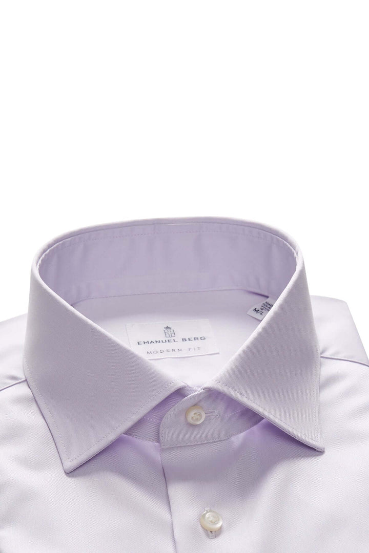 Chemise habillée en twill fin avec col Mr. Crown, tissu doux et infroissable en couleur lilas.