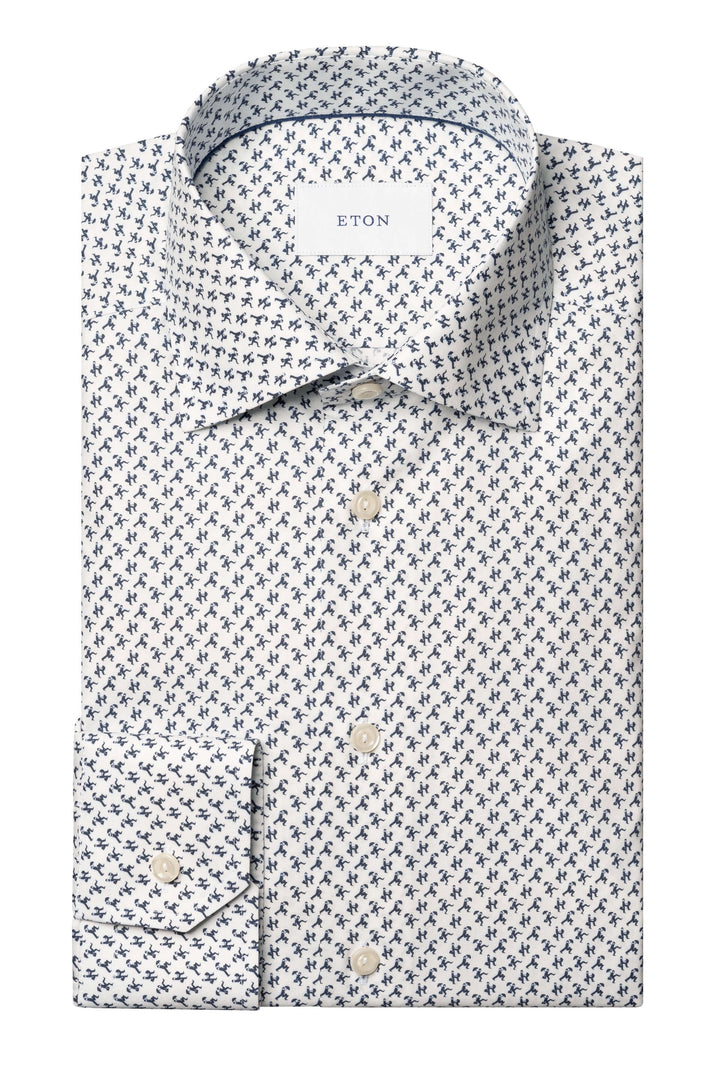 Chemise habillée Eton à imprimé original de petites silhouettes en mouvement sur fond blanc.