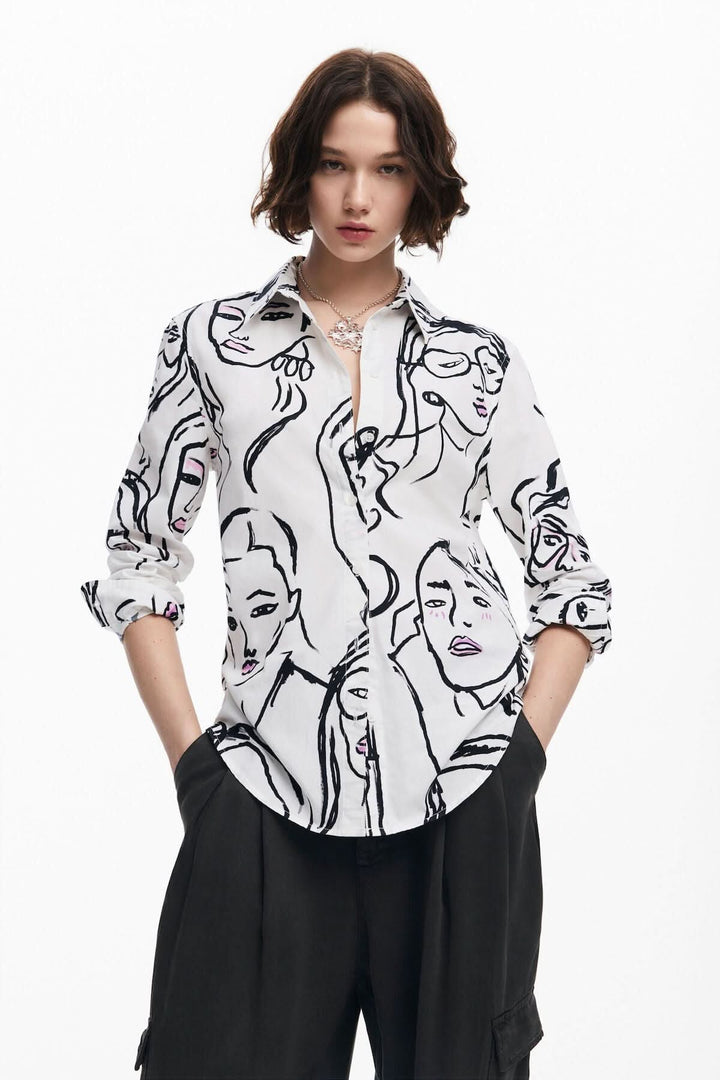 Chemise à imprimé artistique de visages féminins, manches longues et col classique, style chic et moderne.