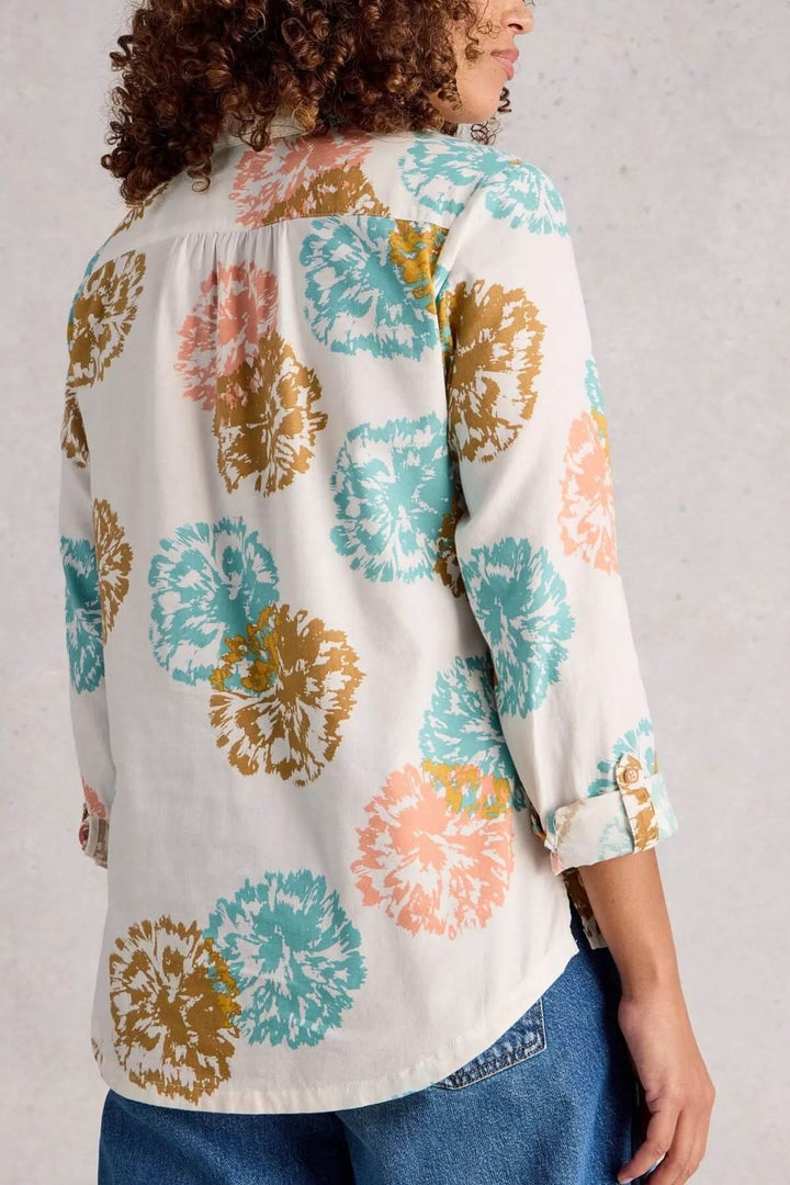 Chemise imprimée coupe décontractée Sophie aux motifs colorés, vue de dos sur mannequin, style casual et féminin.