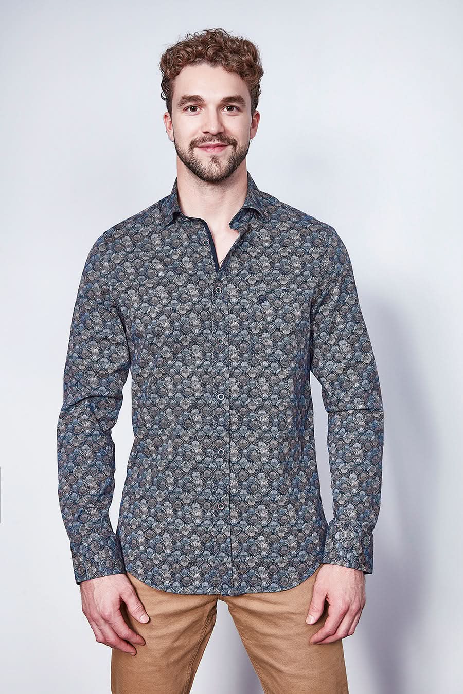 Shirt with geometric floral print
