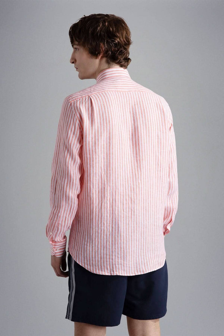 Chemise lignée en lin italien à rayures roses, vue arrière, confort et élégance intemporelle.