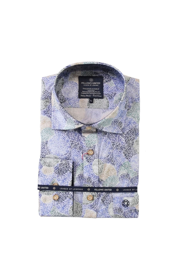 Chemise à manches courtes à motif abstrait, élégante et moderne, avec col structuré et fermeture boutonnée pour un style raffiné.