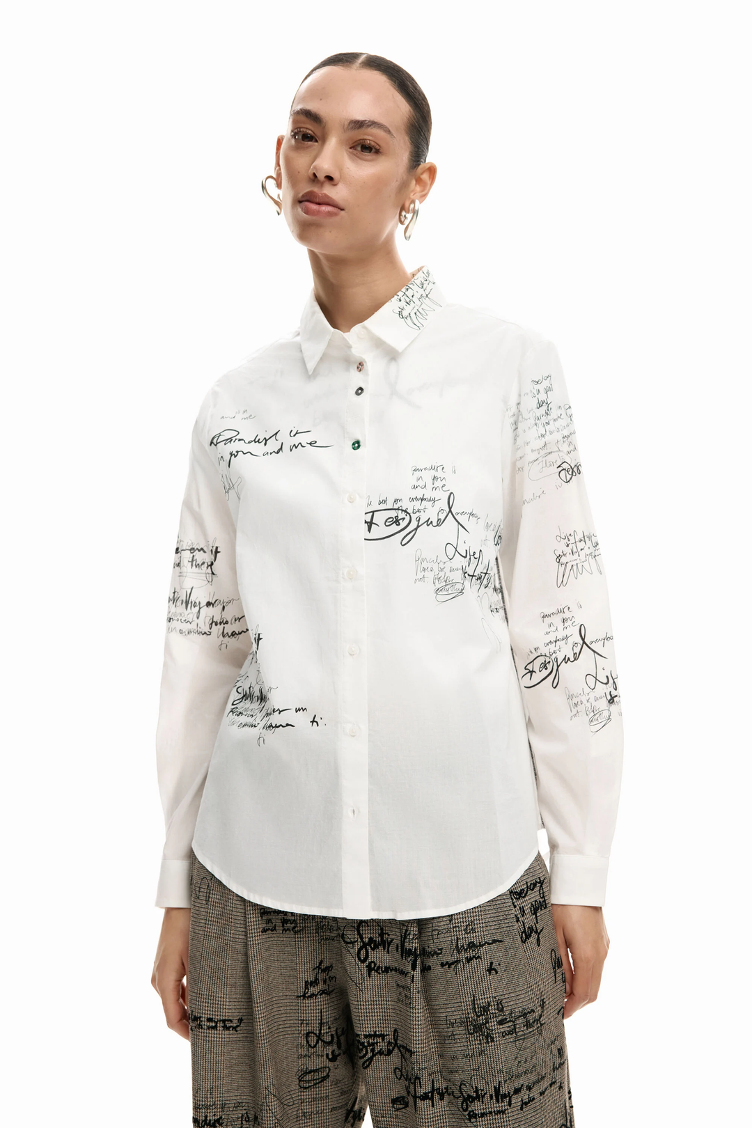 Chemise à manches longues Paradise avec inscriptions graphiques, coupe droite, pour un look moderne et créatif en superposition ou seule.