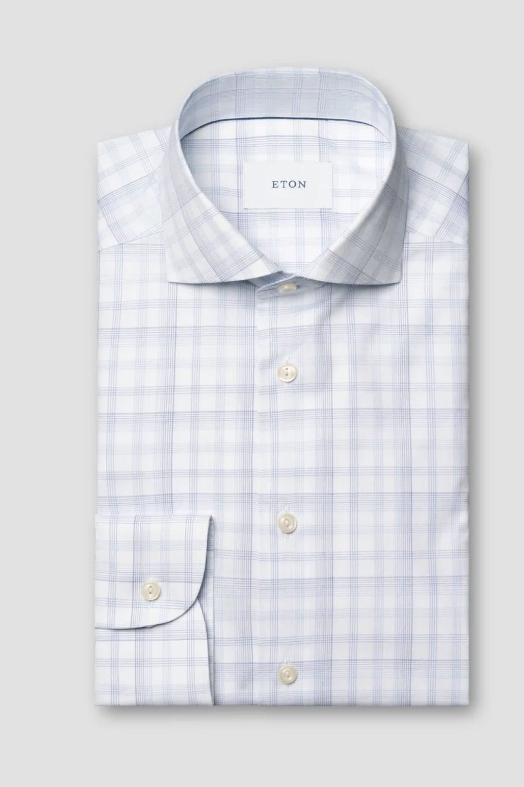 Chemise à manches longues à carreaux Breeze avec motif subtil, coupe ajustée, col classique, pliée sur fond gris clair.