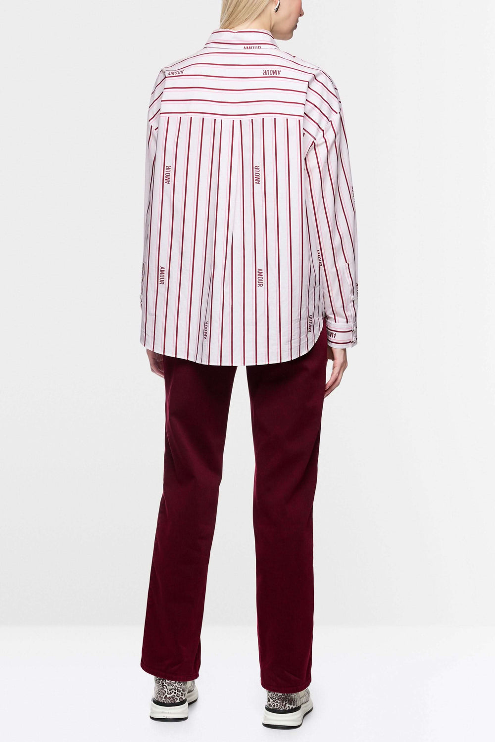 Chemise rayée en coton biologique avec rayures modernes et inscription, coupe classique, manches longues, label Rethink Together.