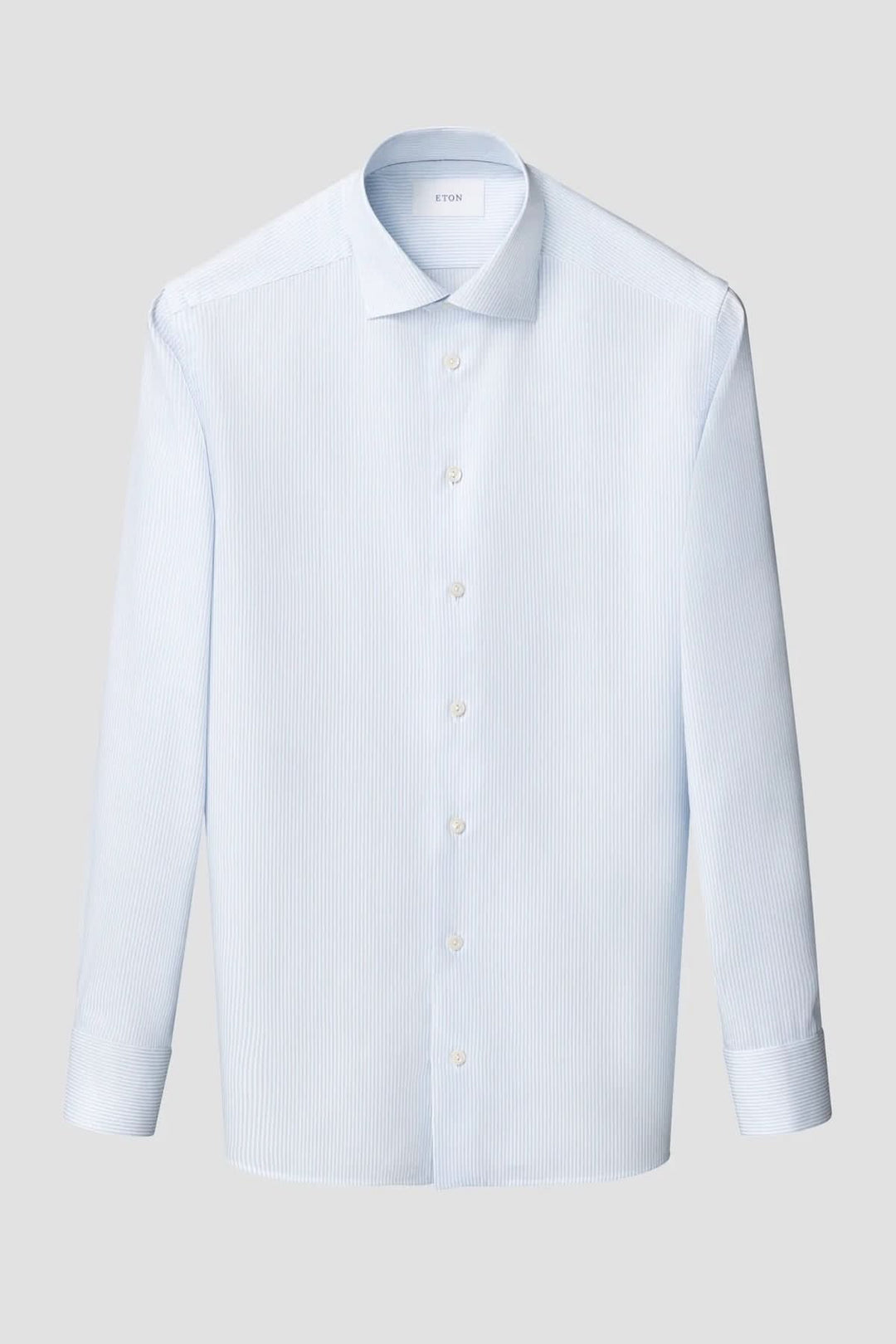 Chemise rayée en coton et lyocell avec col italien structuré, élégante et légère, parfaite pour un look professionnel moderne.