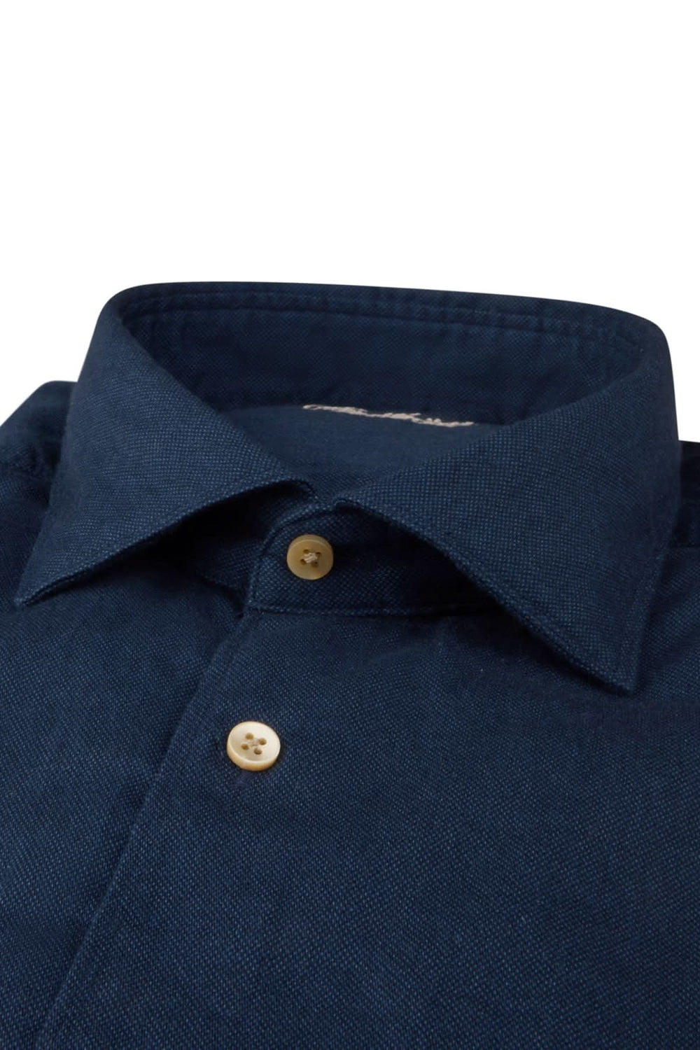 Chemise sport bleue avec col semi-italien et fermeture boutonnée, idéale pour un style sophistiqué et polyvalent.