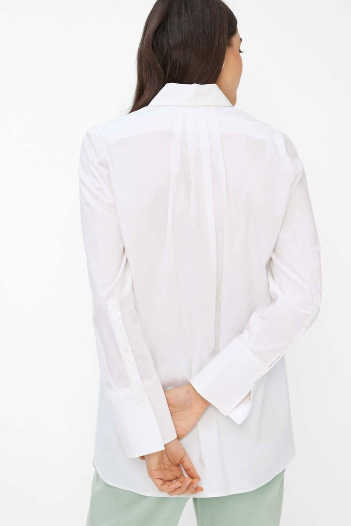 Chemisier classique VIKI blanc vue arrière, col boutonné, manches longues, style élégant et décontracté.