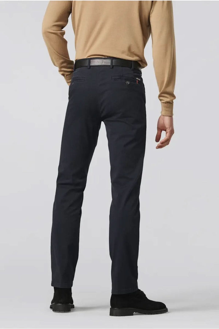 Pantalon Chino flex noir, vue arrière, coupe droite avec taille élastique et finition élégante.