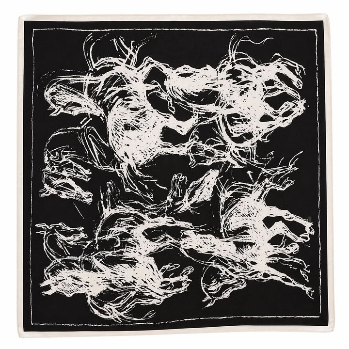 Foulard carré imprimé artistique au motif contrasté avec finition bordure nette, format 53 x 53 cm, tissu léger et fluide.