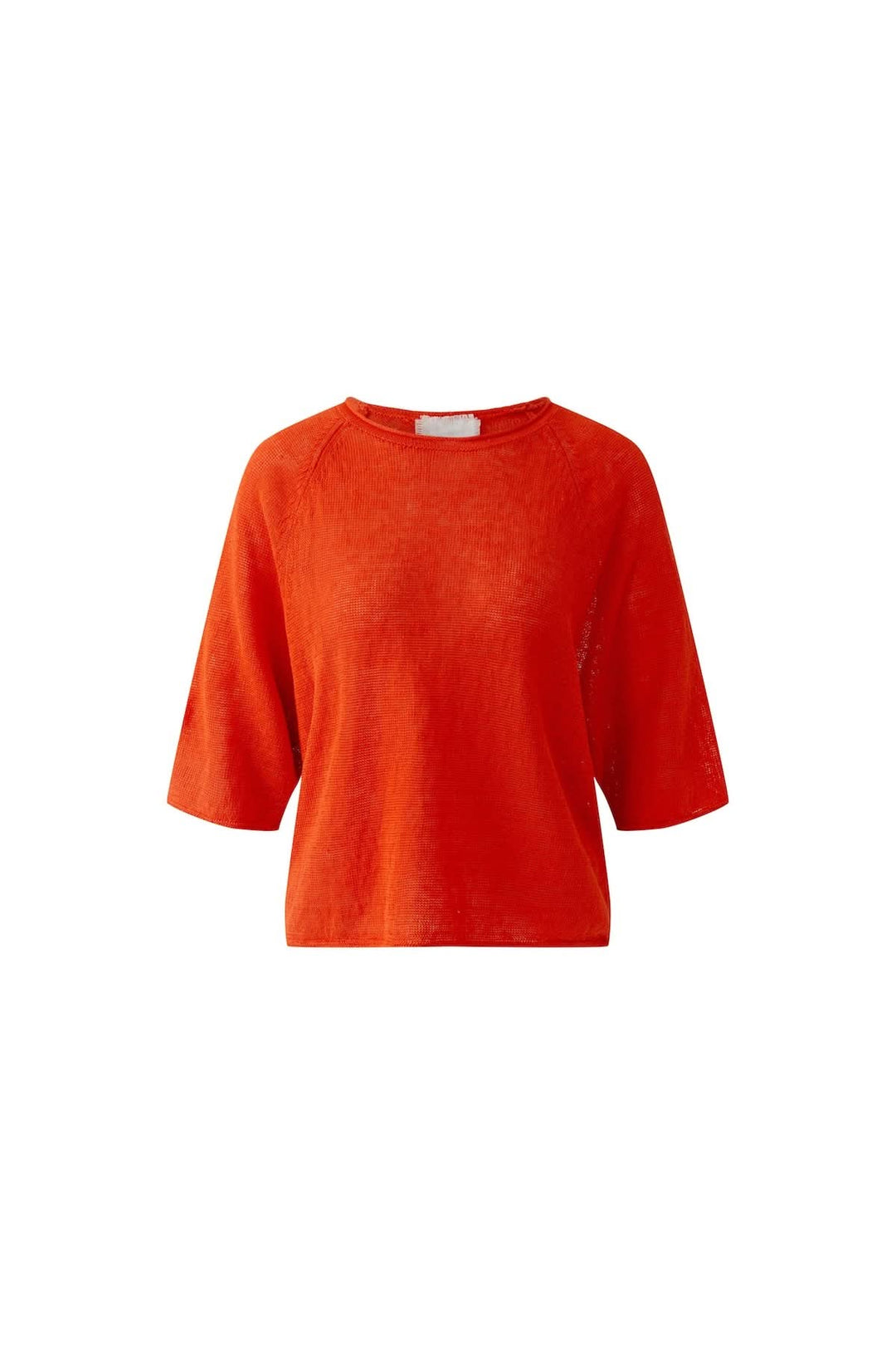 Haut texturé minimaliste en tissu à relief subtil, couleur rouge, avec encolure classique et coupe confortable pour un style moderne.
