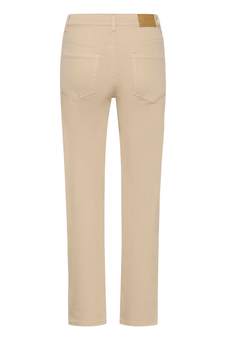 Jean Harriet coupe droite ajustée couleur beige, vue arrière, avec poches, coupe confortable et polyvalente.