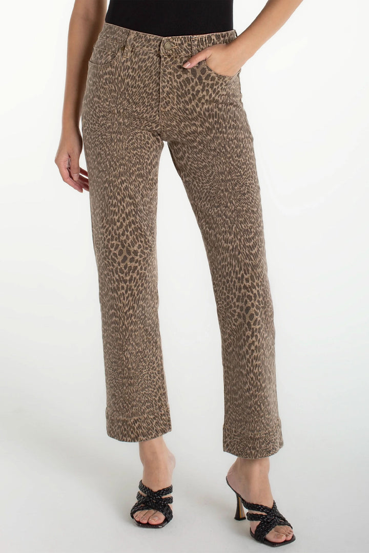 Jean Kennedy droit imprimé animal pour un look audacieux et confort optimal, idéal pour dynamiser une tenue sobre quotidienne.