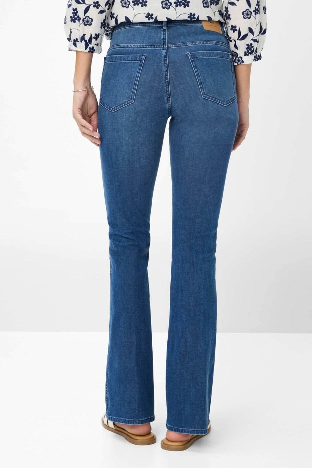 Back view of Jean Shakira Bootcut showcasing its slim fit and slightly flared leg design for a stylish silhouette.