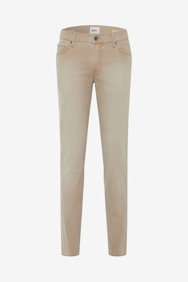Jean moderne cinq poches, coupe droite ajustée, couleur beige, parfait pour un look décontracté.