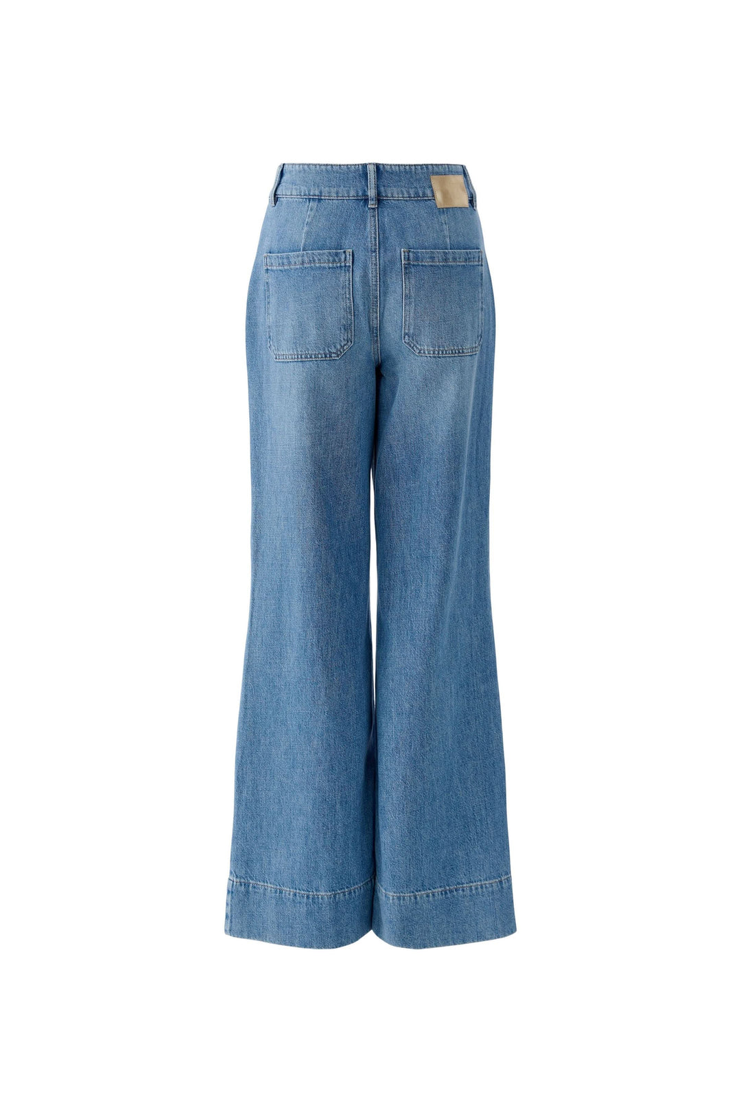 Jean large à taille haute en denim bleu avec coupe fluide, poches arrière et passants de ceinture, idéal pour un look moderne et élégant.